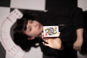德州牛仔线上打法和线下打法哪个更难？三点差异解析