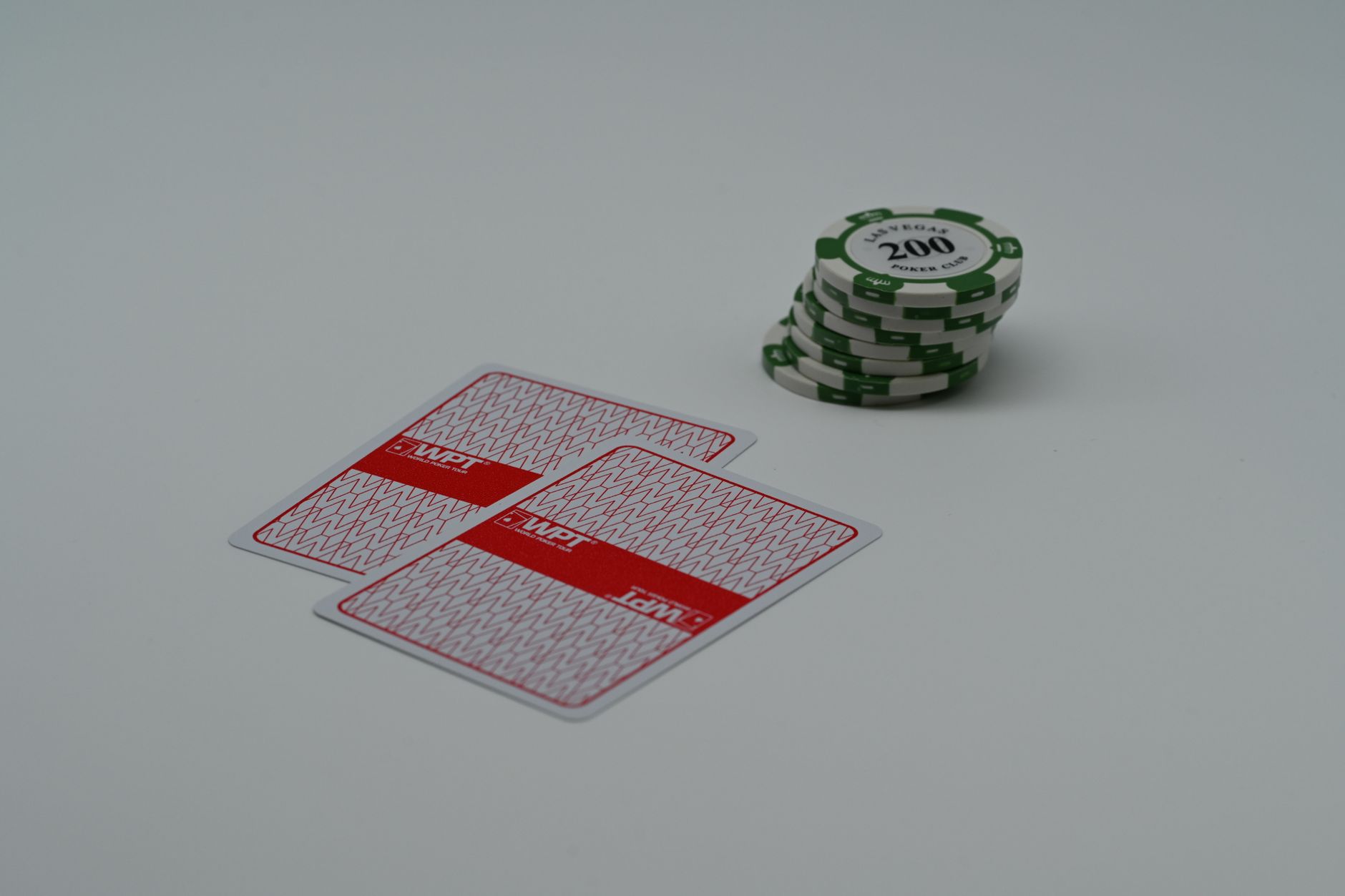河牌圈抓诈唬四步法：从读牌到跟注的实战指南（要点图解）