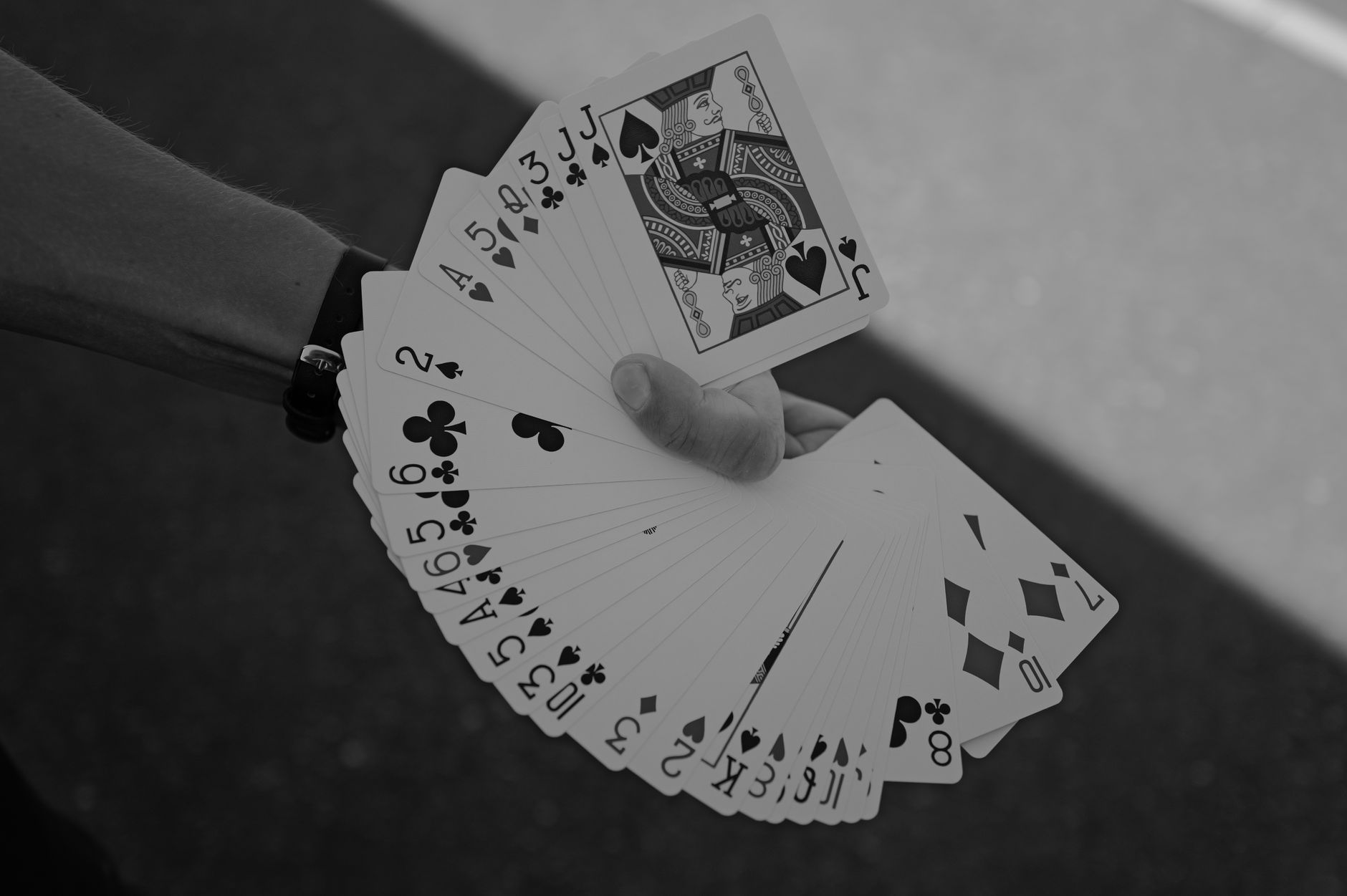 德州牛仔怎么玩新手教程：从比牌规则到位置打法的五个基础环节（要点图解）